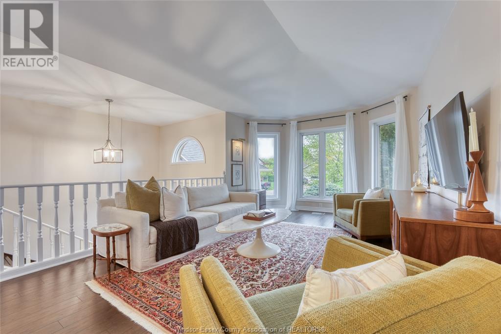 Property at 206 MAPLEWOOD DRIVE image 5