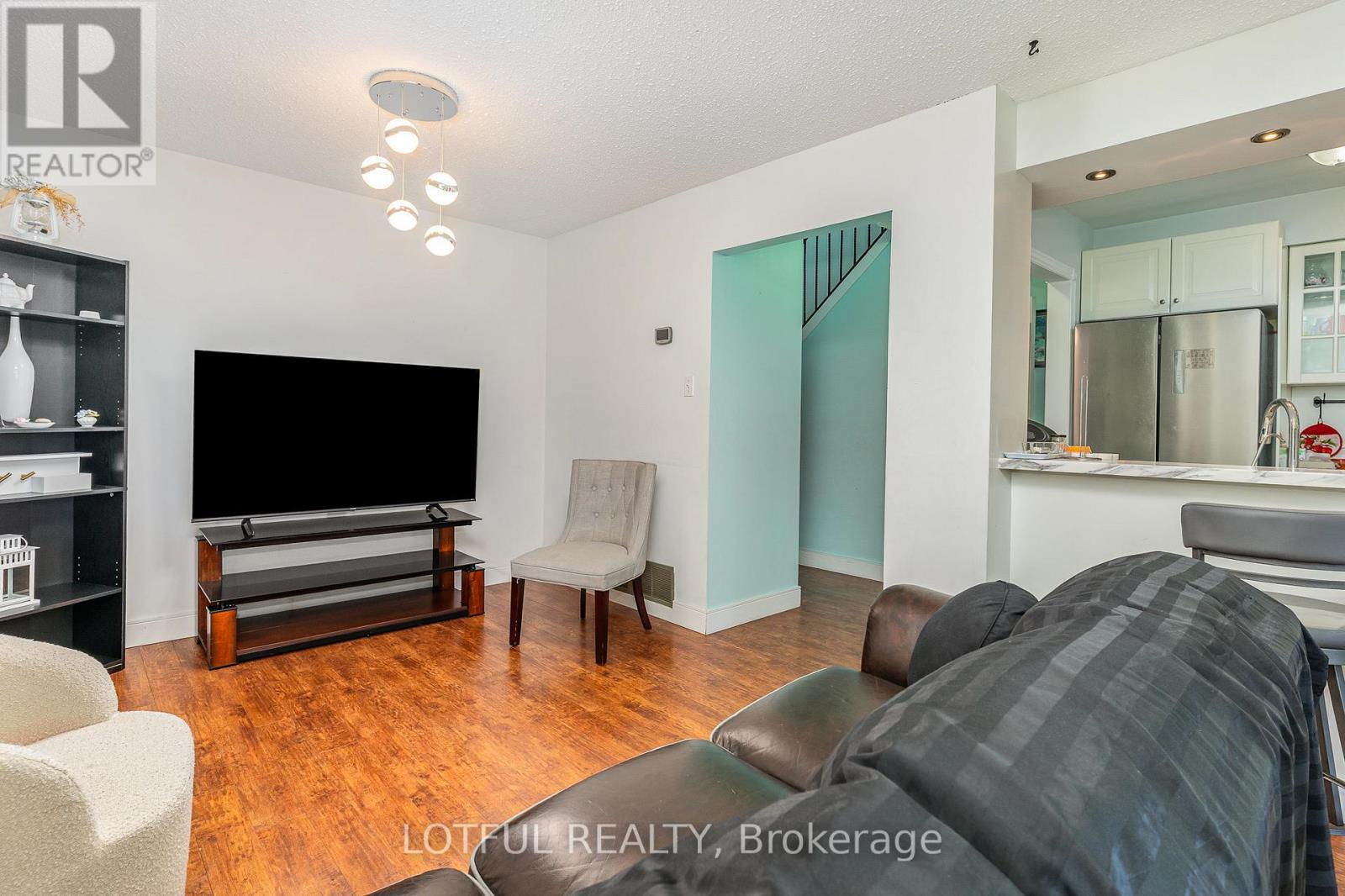 134 Royal Salisbury Way, Brampton, Ontario  L6V 3J8 - Photo 6 - W12131303