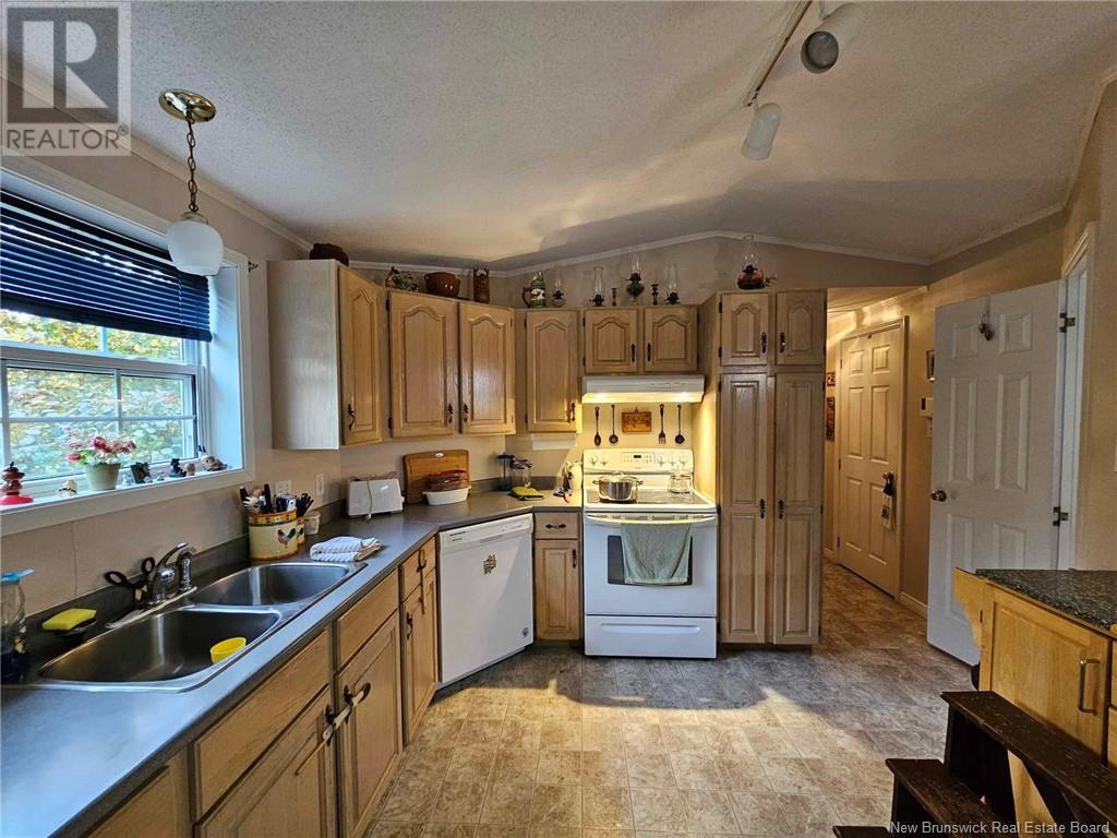 Property at 30 Blue Jay Street image 4