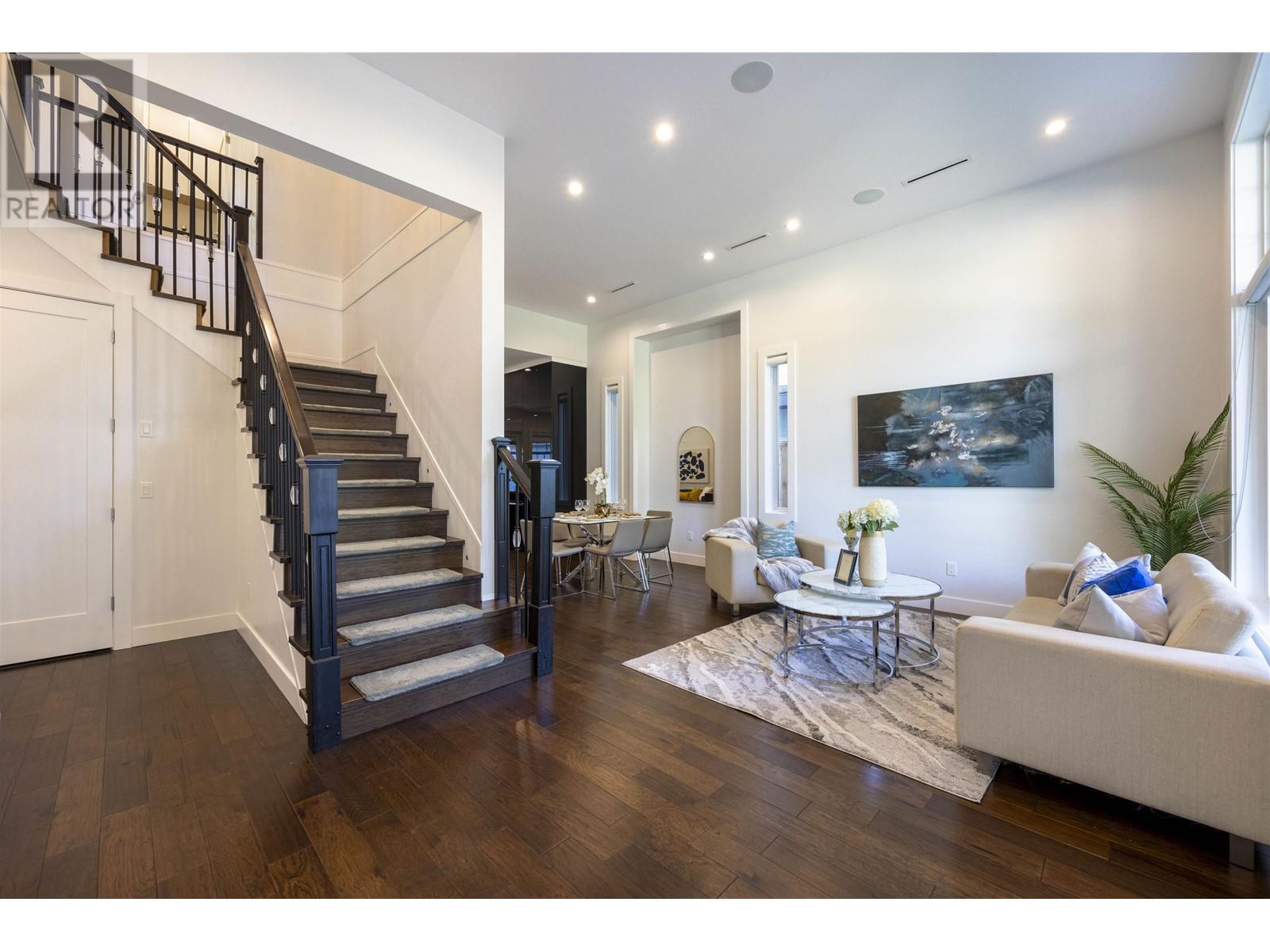 Property at 5724 16A AVENUE image 2