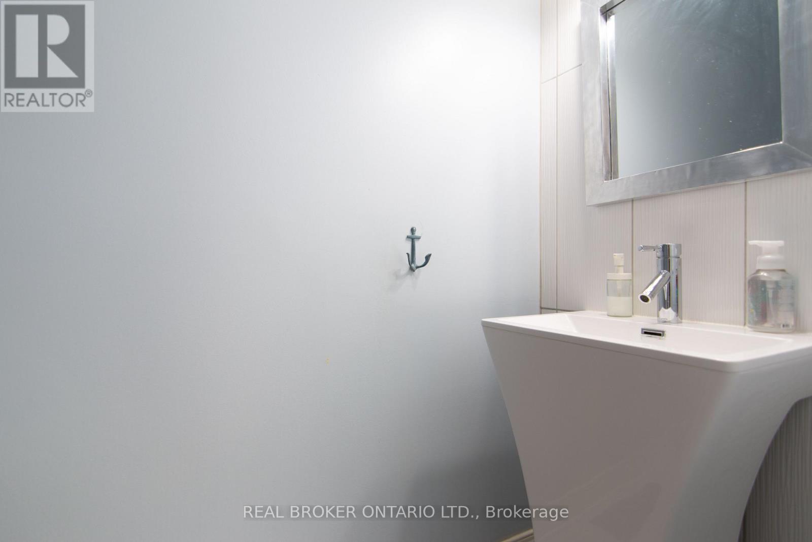 57 Locheland Crescent, Ottawa, Ontario  K2G 6H2 - Photo 10 - X12131318