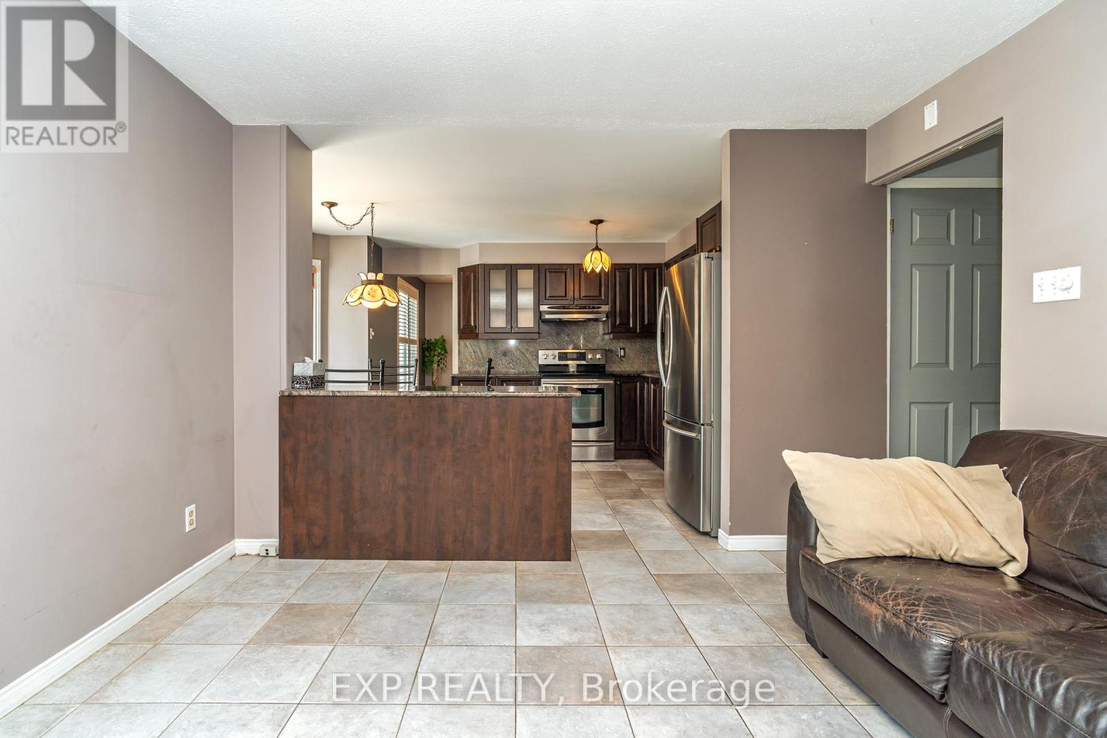 184 Des Pins Place, Ottawa, Ontario  K1E 2T5 - Photo 10 - X12131319