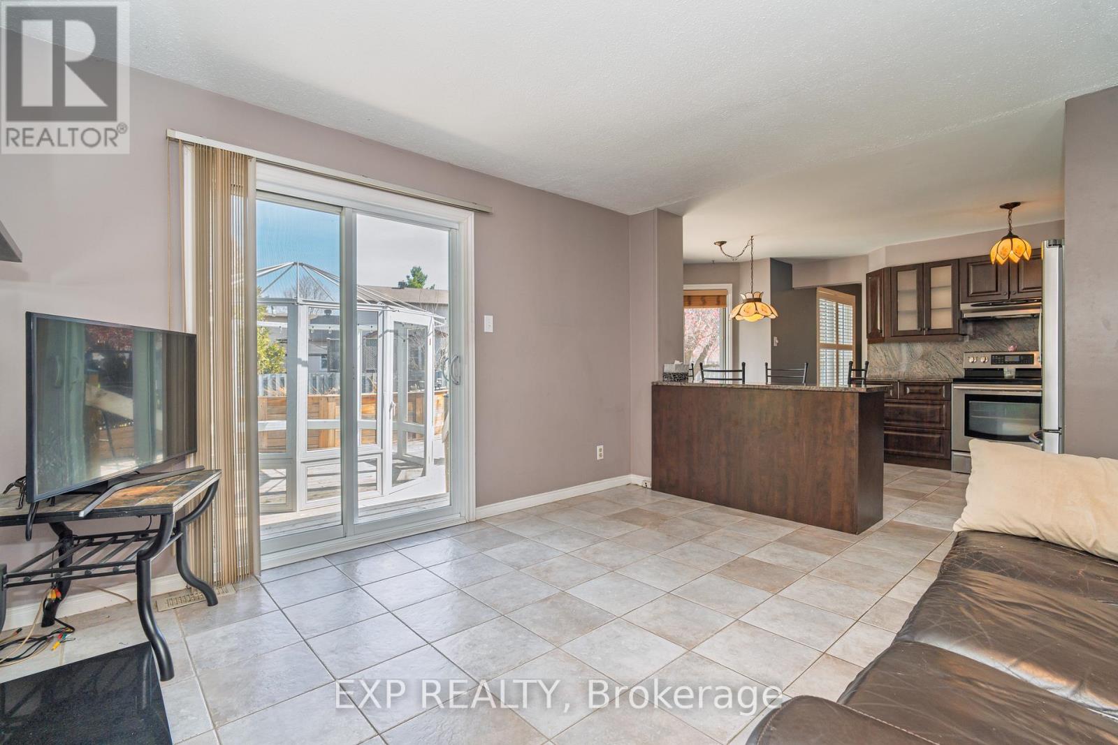 184 Des Pins Place, Ottawa, Ontario  K1E 2T5 - Photo 11 - X12131319
