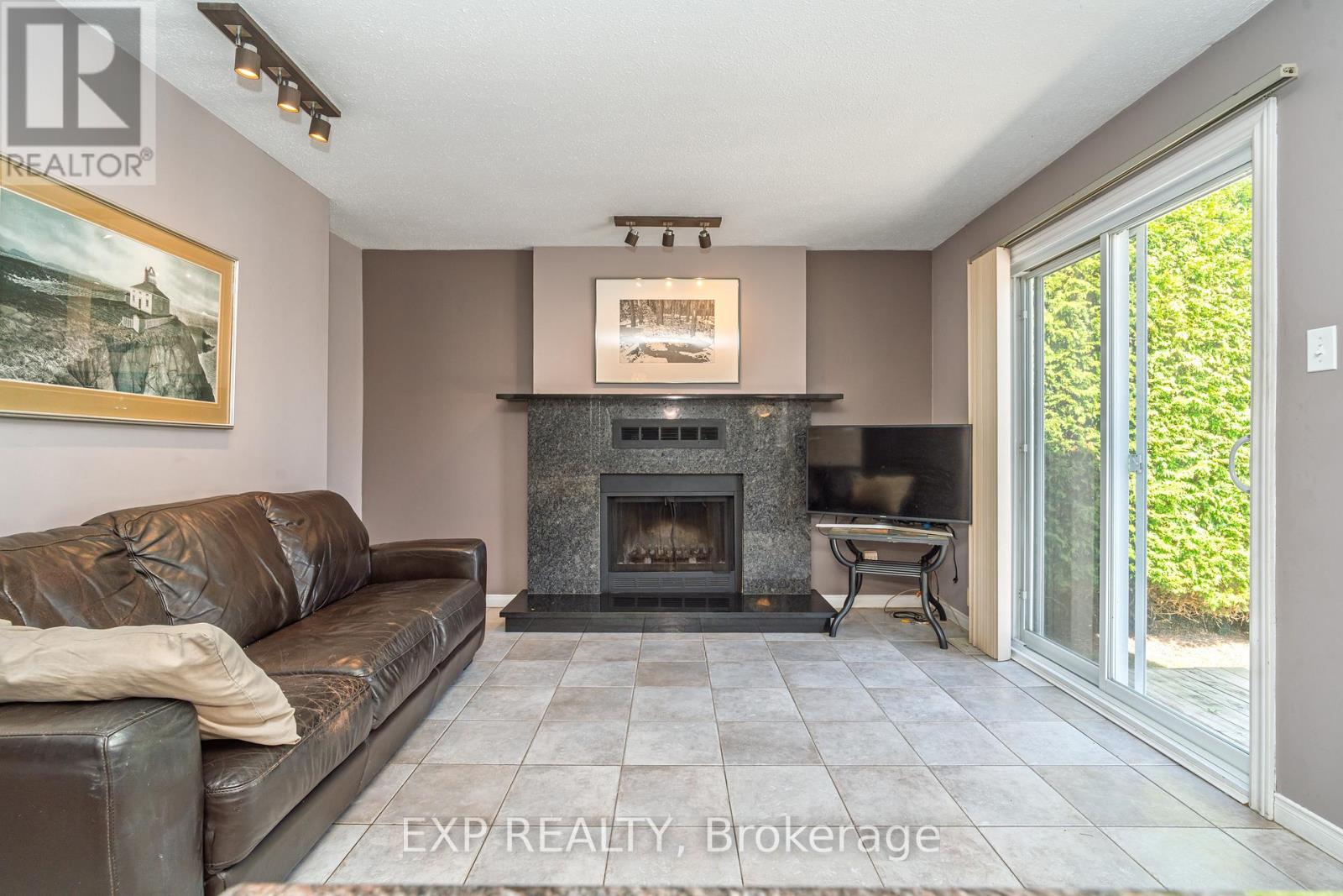 184 Des Pins Place, Ottawa, Ontario  K1E 2T5 - Photo 12 - X12131319
