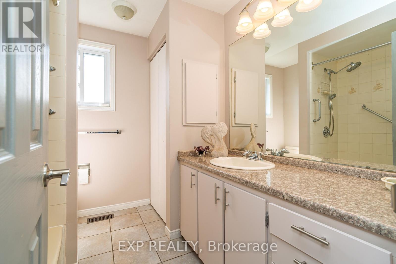 184 Des Pins Place, Ottawa, Ontario  K1E 2T5 - Photo 24 - X12131319