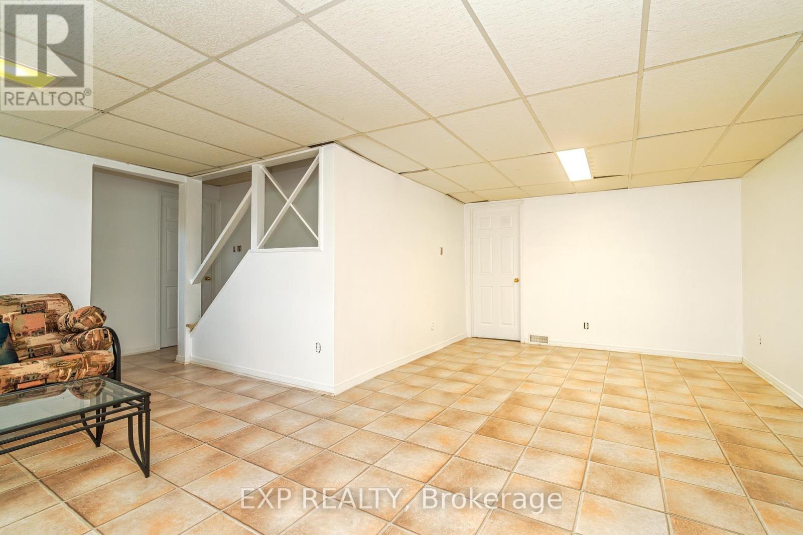 184 Des Pins Place, Ottawa, Ontario  K1E 2T5 - Photo 27 - X12131319