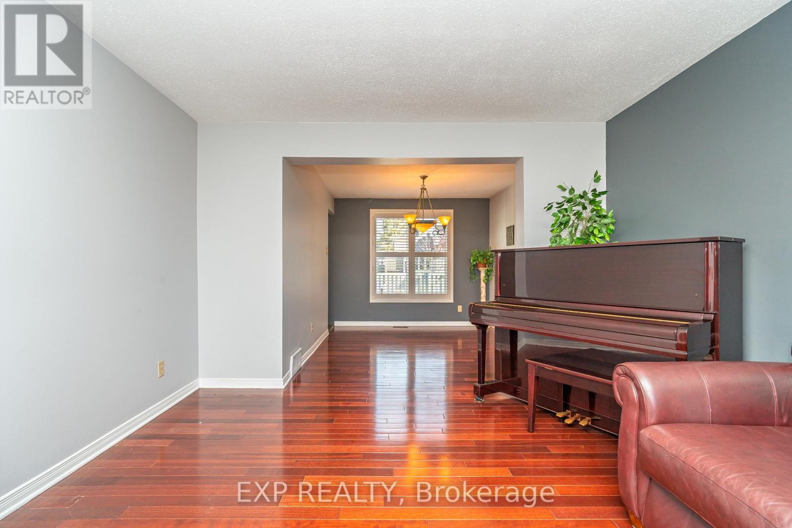 184 Des Pins Place, Ottawa, Ontario  K1E 2T5 - Photo 5 - X12131319