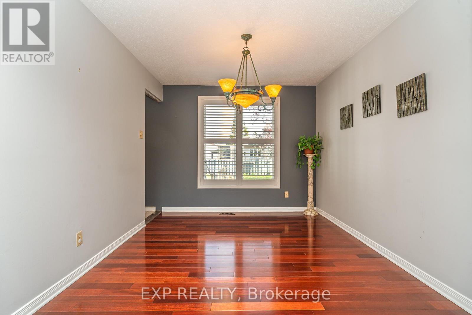 184 Des Pins Place, Ottawa, Ontario  K1E 2T5 - Photo 6 - X12131319