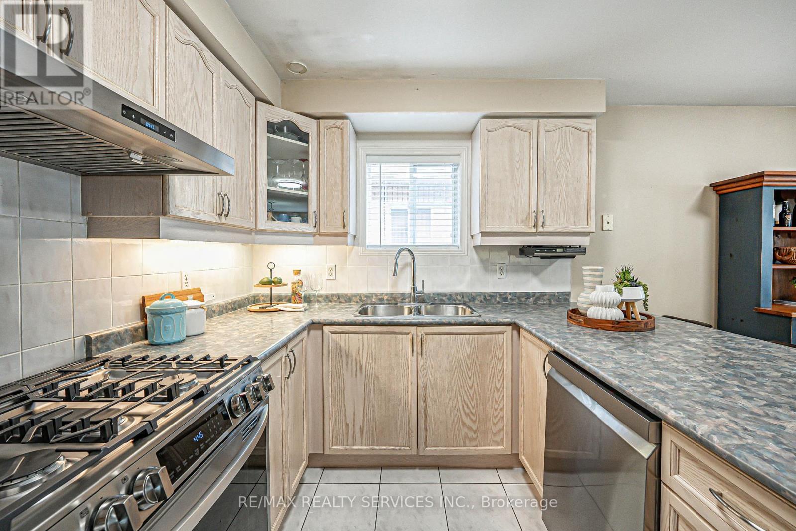 196 Van Scott Drive, Brampton, Ontario  L7A 1V8 - Photo 17 - W12131112