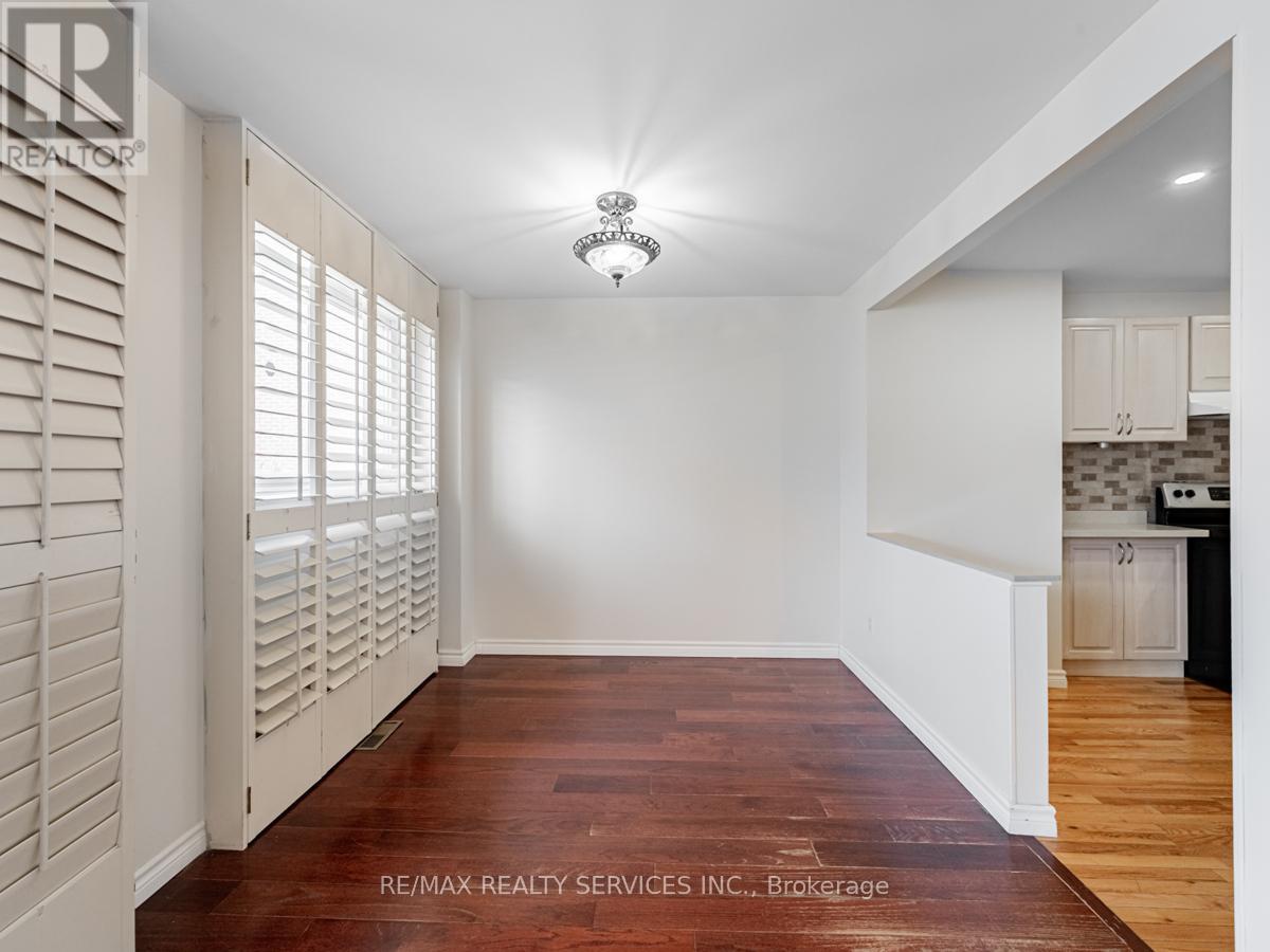Property at 25 - 215 MISSISSAUGA VALLEY BOULEVARD image 5