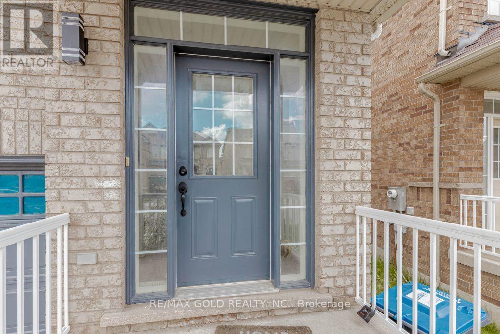 66 Crumlin Crescent, Brampton, Ontario  L6S 0E9 - Photo 3 - W12131190