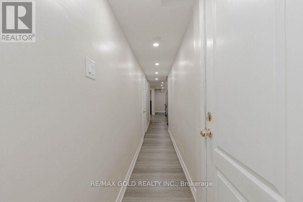 66 Crumlin Crescent, Brampton, Ontario  L6S 0E9 - Photo 37 - W12131190