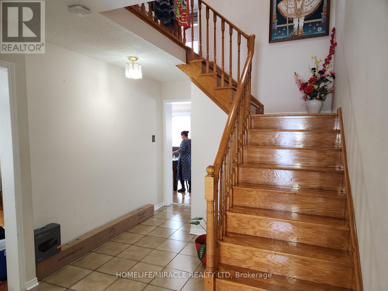 3 Bordeaux Court, Toronto (West Humber-Clairville), Ontario  M9V 4Y9 - Photo 8 - W12131192