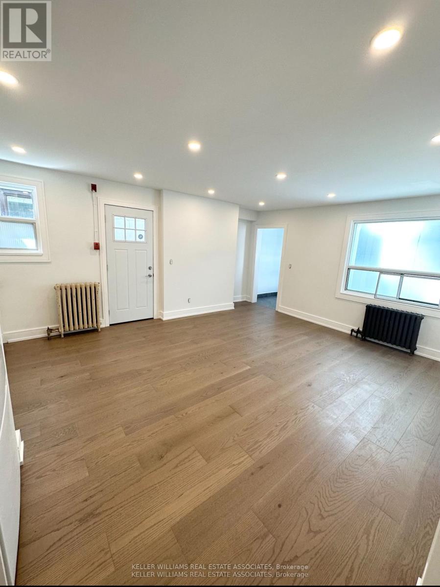 4 - 237 Lakeshore Road E, Mississauga (Port Credit), Ontario  L5G 1G8 - Photo 4 - W12131221