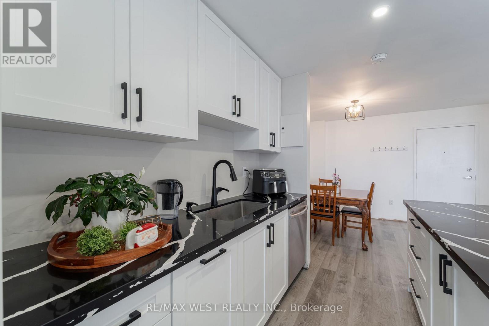 1001 - 1615 Bloor Street, Mississauga, Ontario  L4X 1S2 - Photo 11 - W12131223