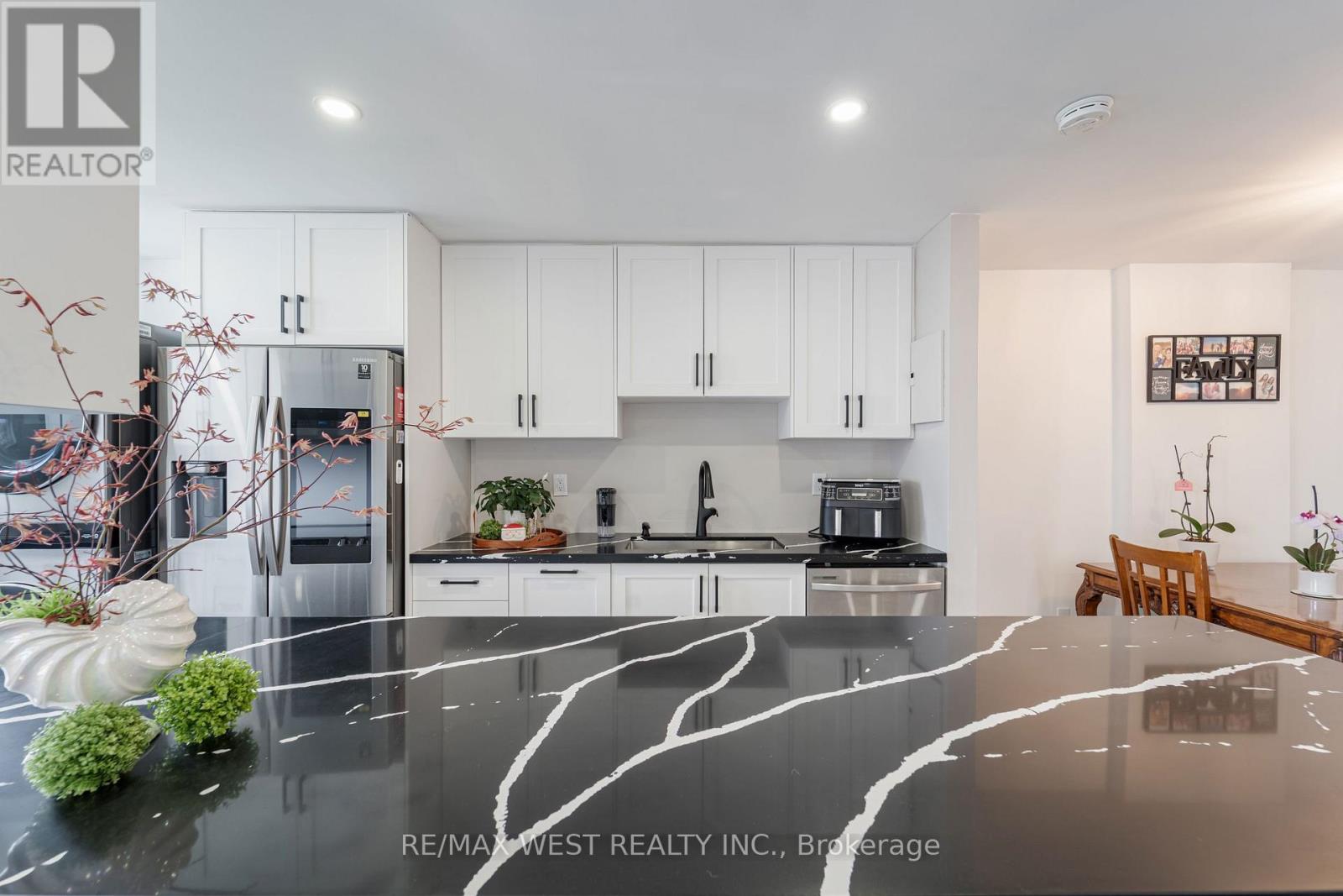 1001 - 1615 Bloor Street, Mississauga, Ontario  L4X 1S2 - Photo 13 - W12131223
