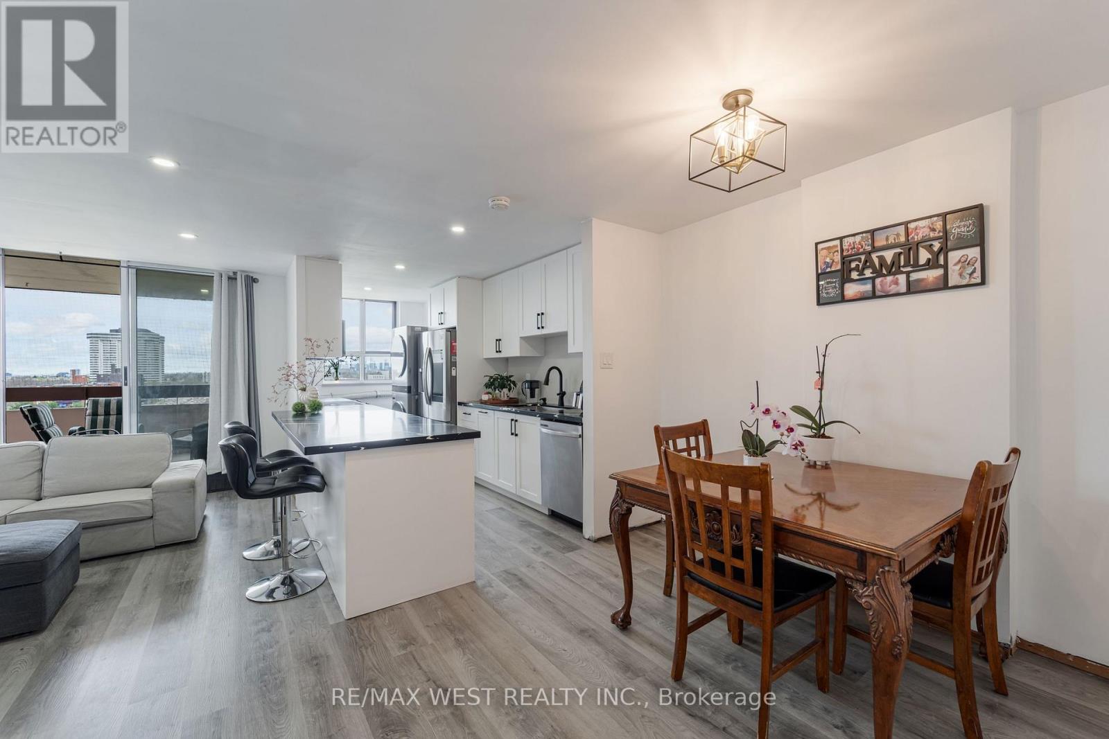 Property at 1001 - 1615 BLOOR STREET image 2