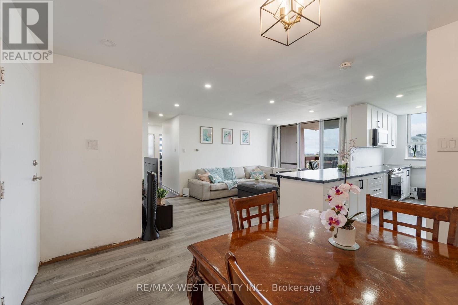 Property at 1001 - 1615 BLOOR STREET image 3