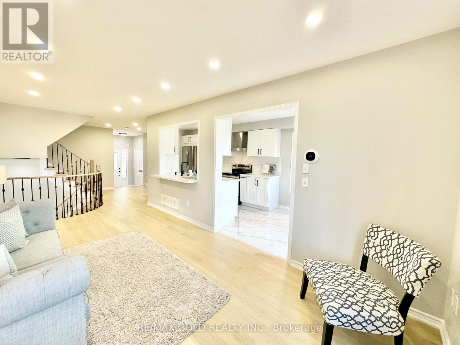 3416 Angel Pass Drive, Mississauga, Ontario  L5M 7N4 - Photo 15 - W12131248
