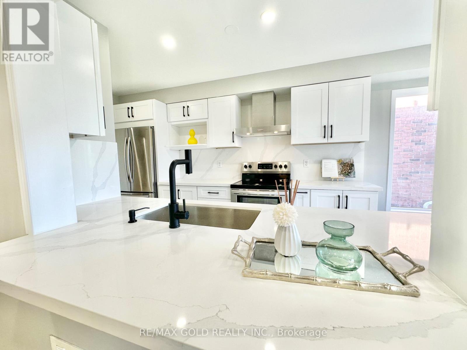 3416 Angel Pass Drive, Mississauga, Ontario  L5M 7N4 - Photo 21 - W12131248