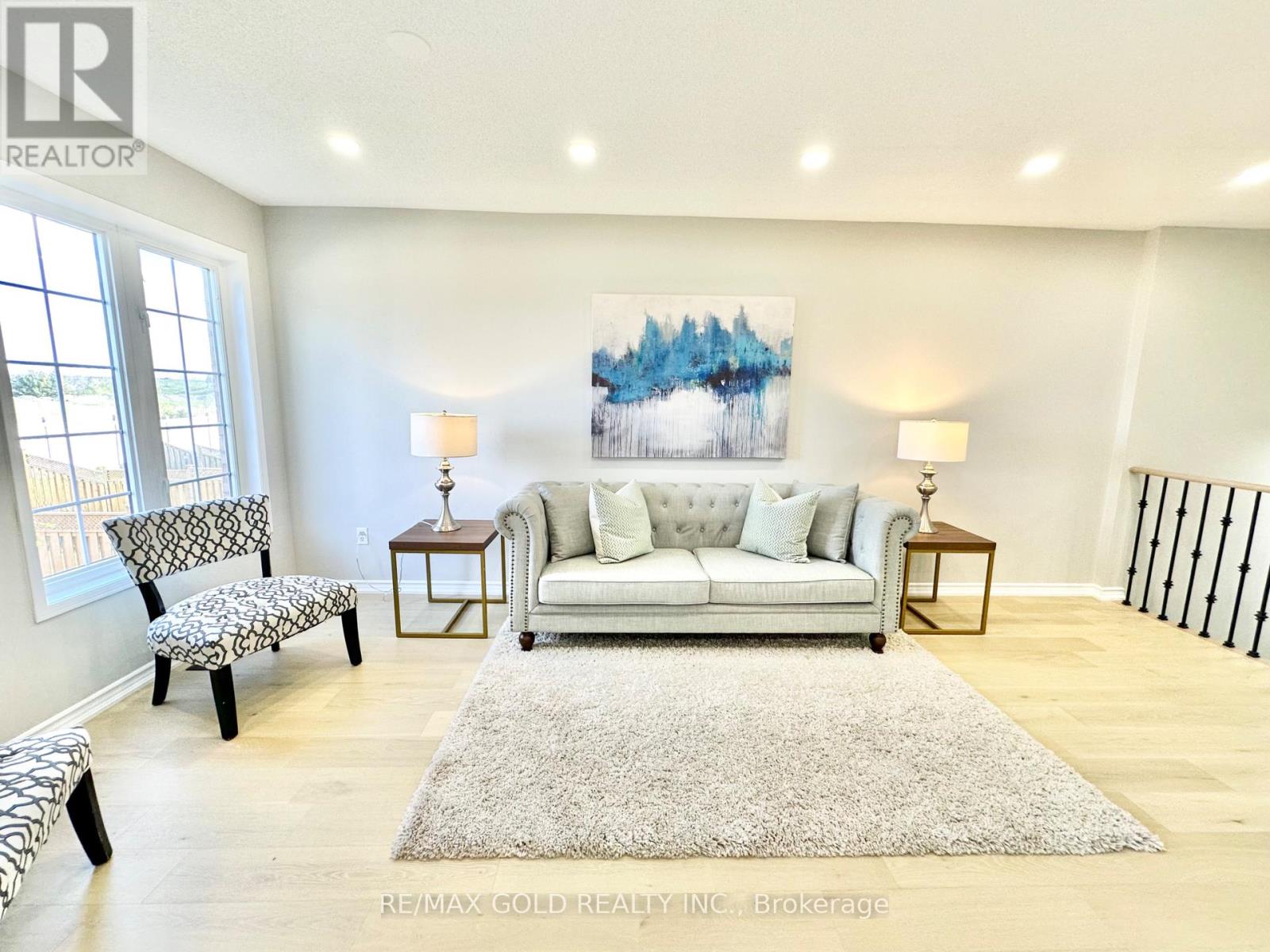3416 Angel Pass Drive, Mississauga, Ontario  L5M 7N4 - Photo 6 - W12131248