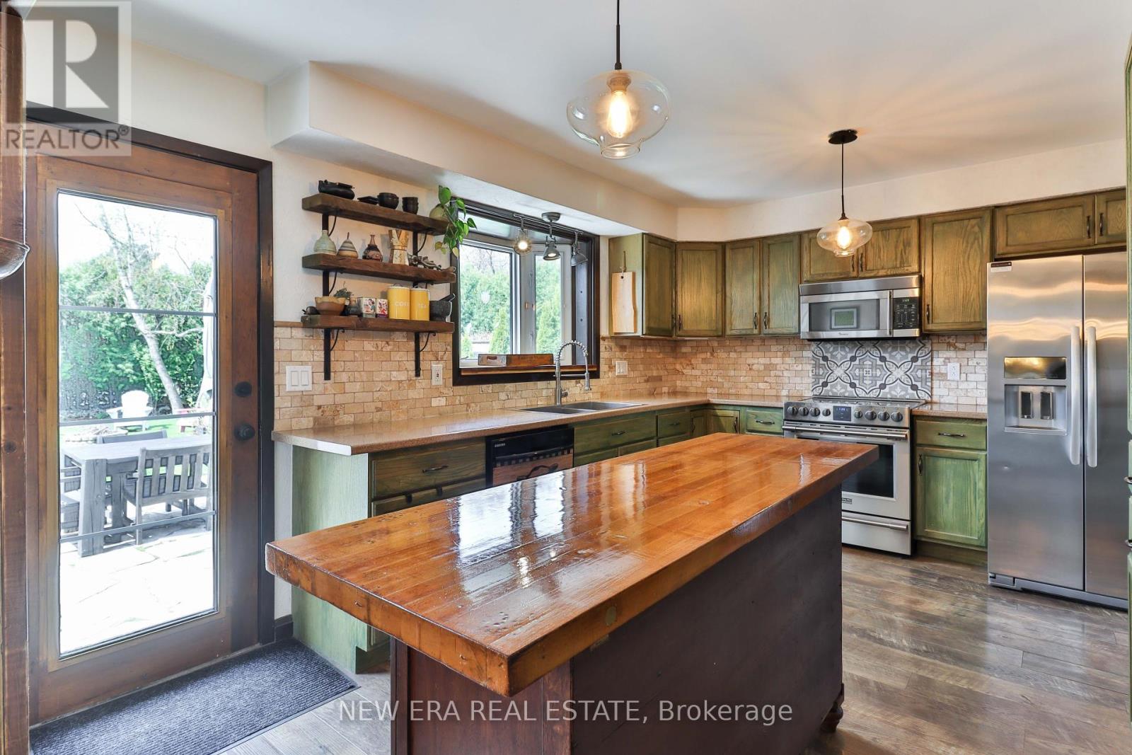 630 Blue Forest Hill, Burlington, Ontario  L7L 4H3 - Photo 17 - W12131271