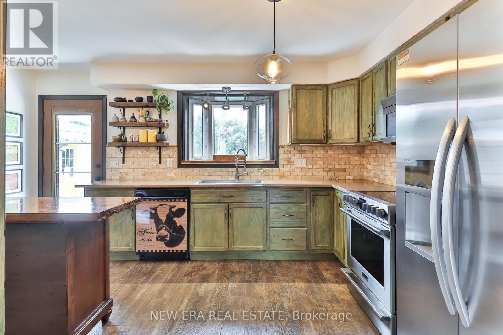 630 Blue Forest Hill, Burlington, Ontario  L7L 4H3 - Photo 19 - W12131271