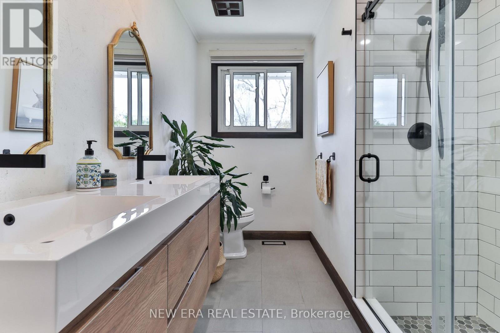630 Blue Forest Hill, Burlington, Ontario  L7L 4H3 - Photo 24 - W12131271