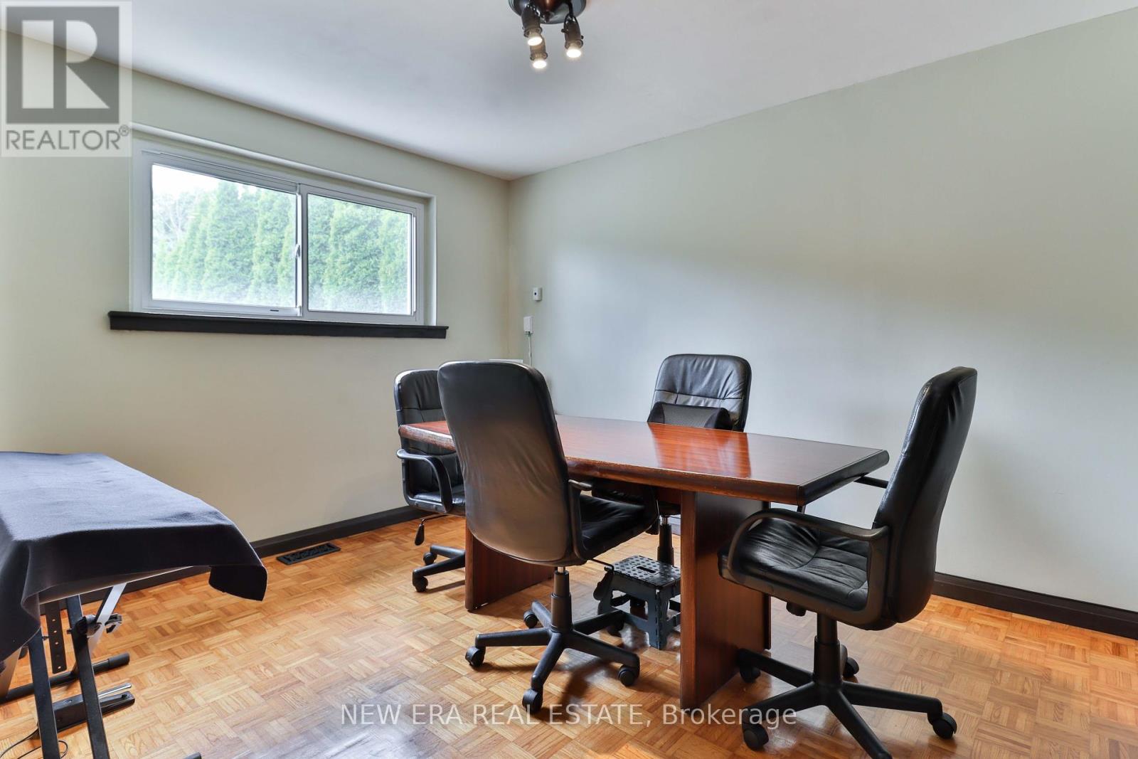 630 Blue Forest Hill, Burlington, Ontario  L7L 4H3 - Photo 30 - W12131271