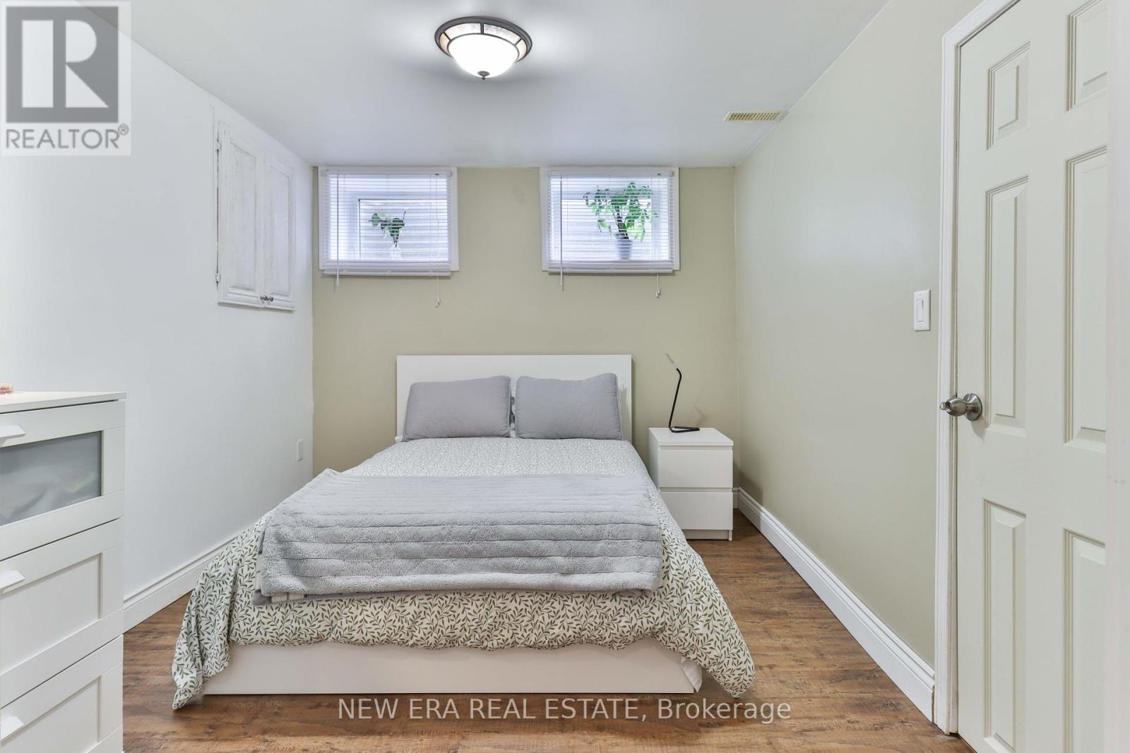 630 Blue Forest Hill, Burlington, Ontario  L7L 4H3 - Photo 35 - W12131271