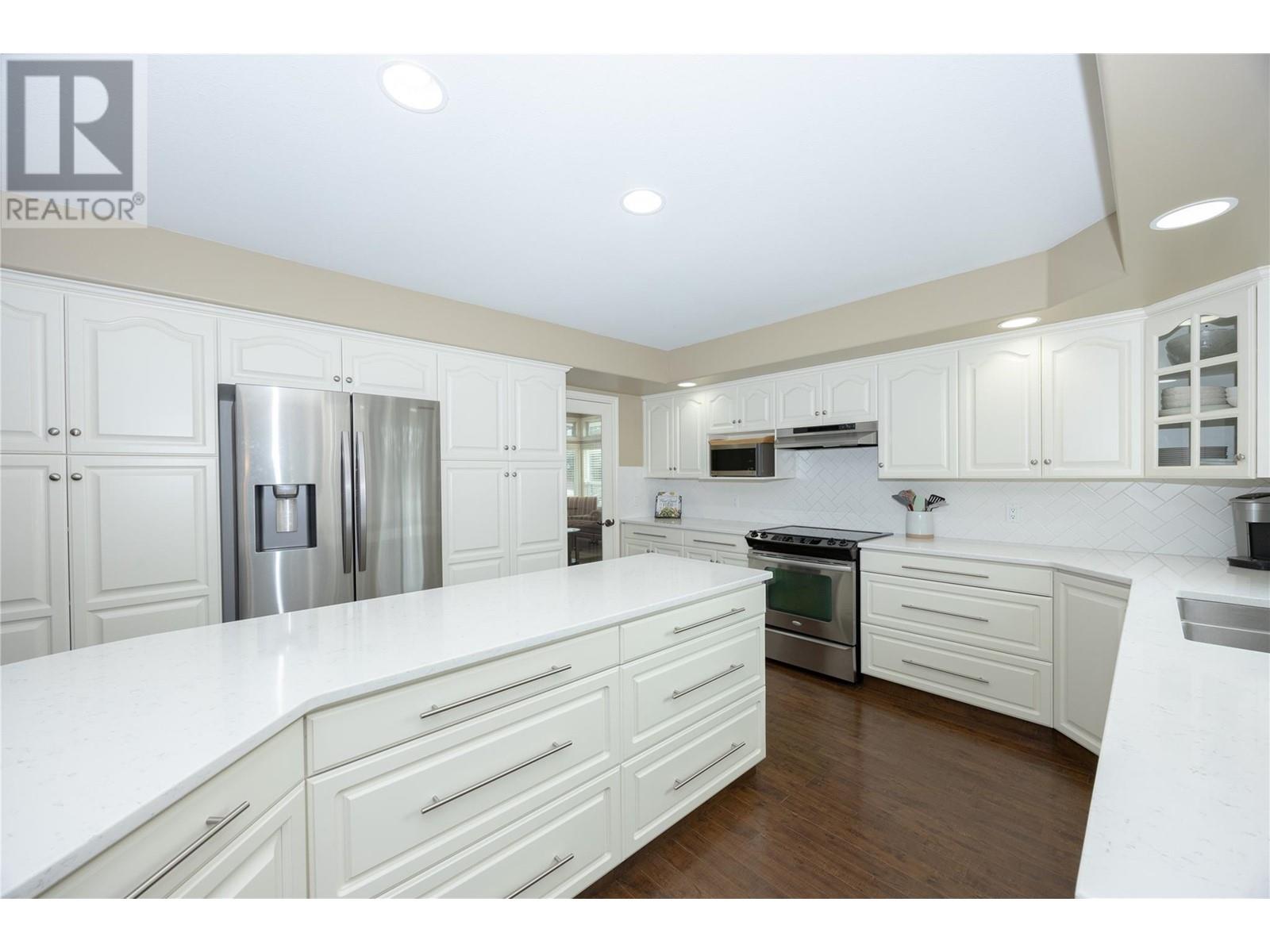 Property at 2094 Lillooet Crescent image 4