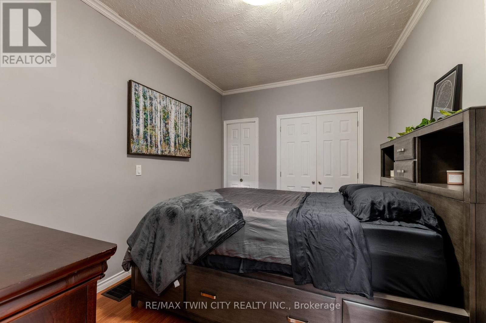 196 Grey Street, Brantford, Ontario  N3S 4W5 - Photo 20 - X12131113