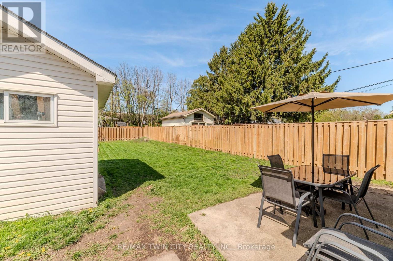 196 Grey Street, Brantford, Ontario  N3S 4W5 - Photo 24 - X12131113