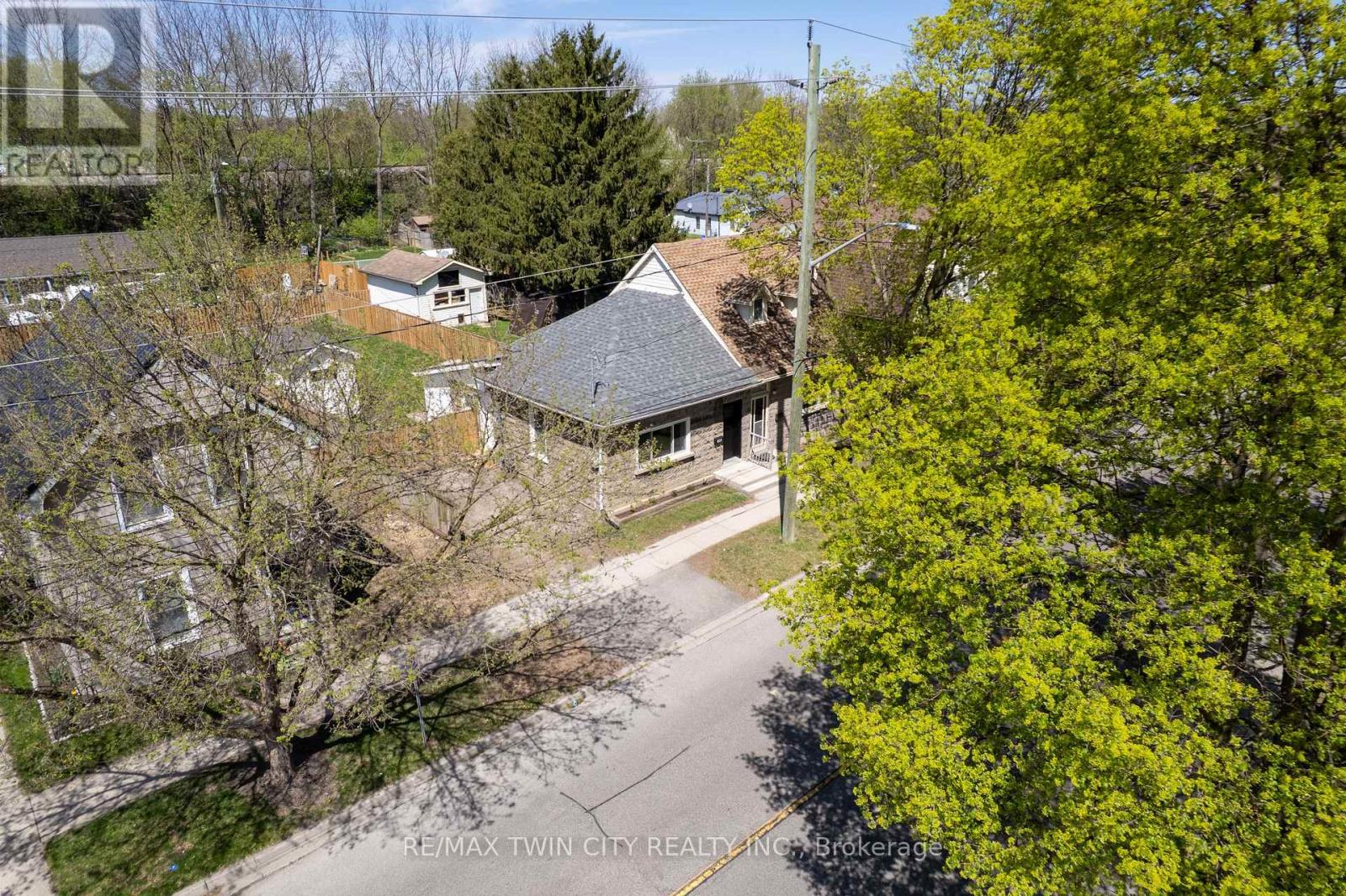 196 Grey Street, Brantford, Ontario  N3S 4W5 - Photo 28 - X12131113