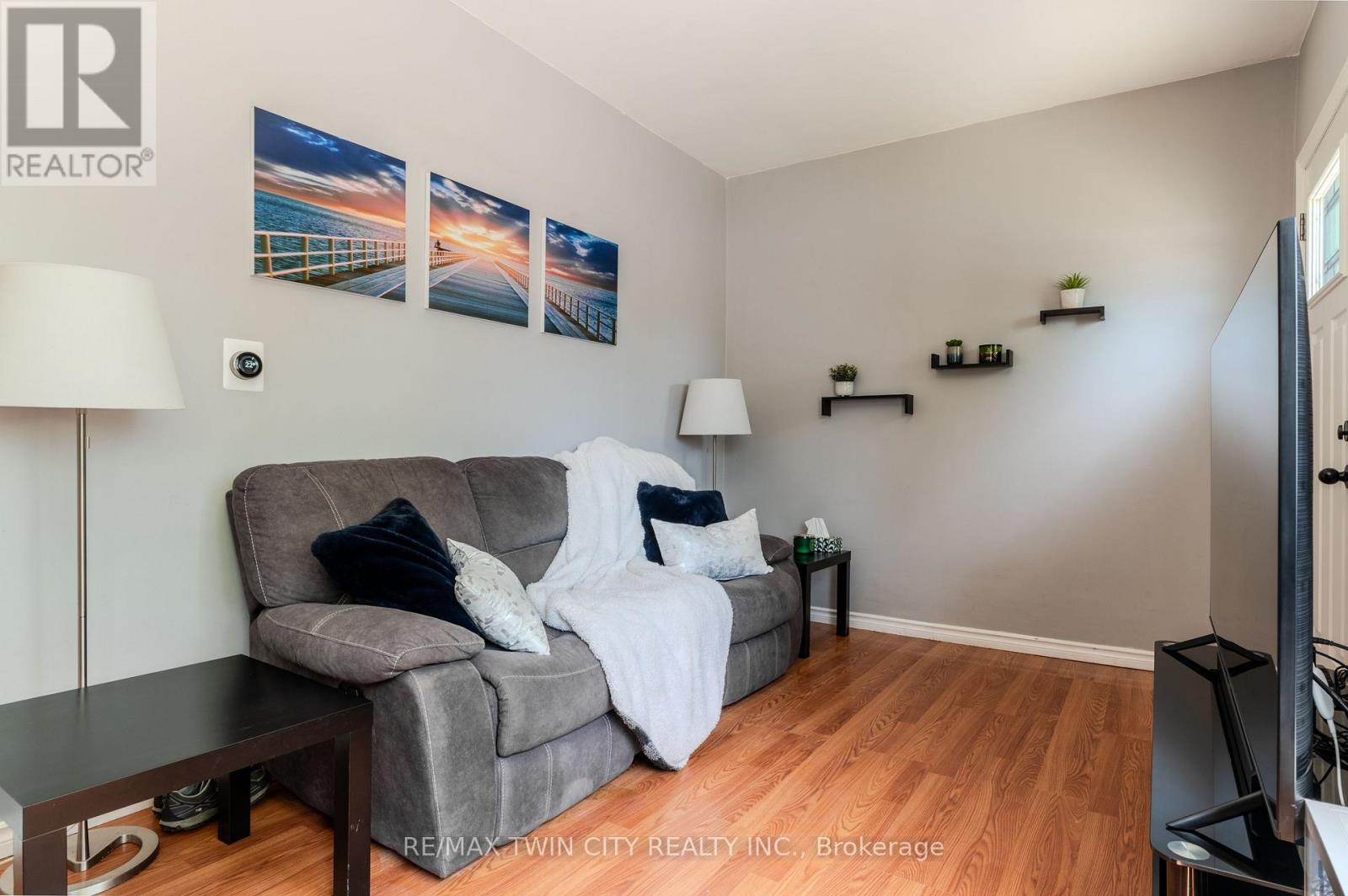 196 Grey Street, Brantford, Ontario  N3S 4W5 - Photo 3 - X12131113