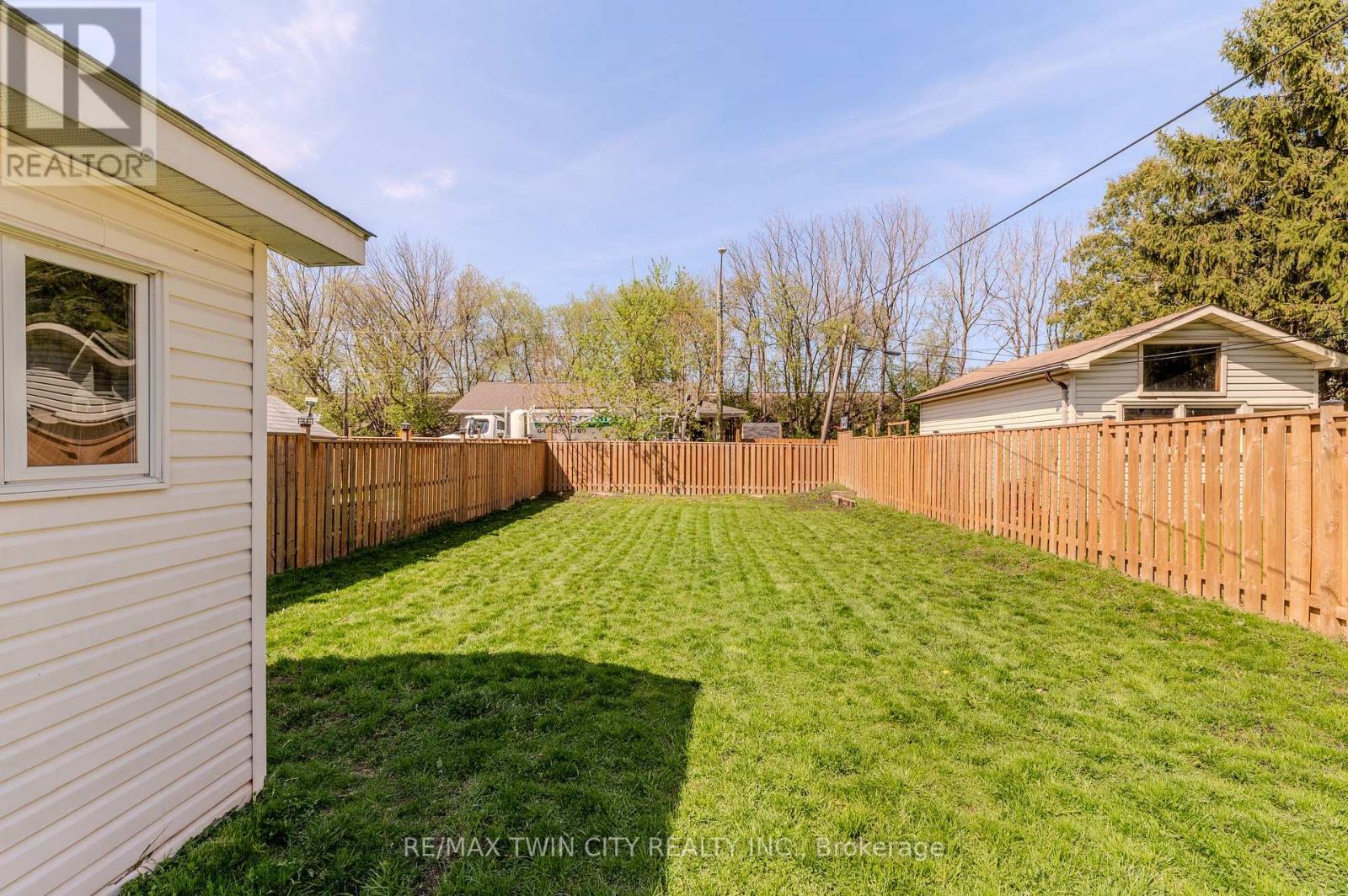 196 Grey Street, Brantford, Ontario  N3S 4W5 - Photo 6 - X12131113