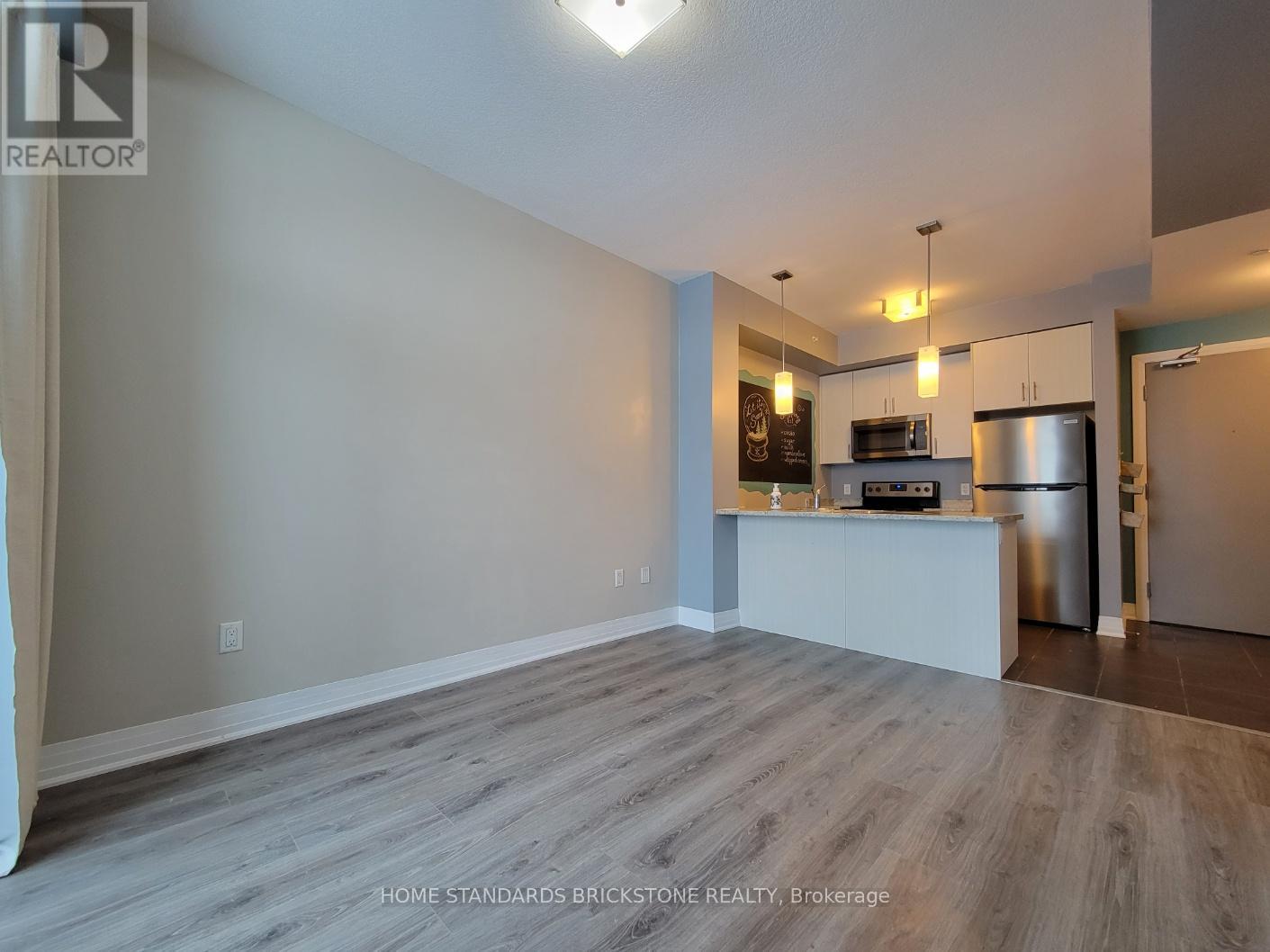 323 - 10 Concord Place, Grimsby, Ontario  L3M 0G6 - Photo 4 - X12131180