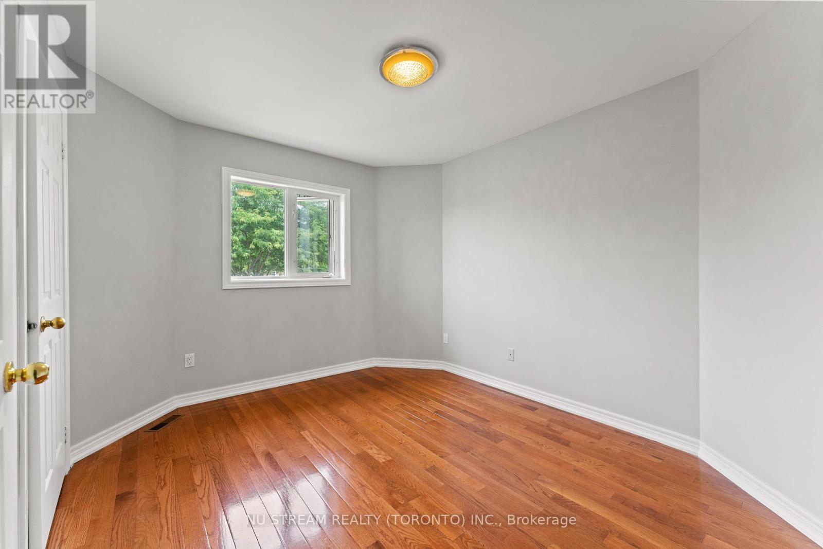 4629 Tournament Court, Windsor, Ontario  N9G 2P8 - Photo 8 - X12131198