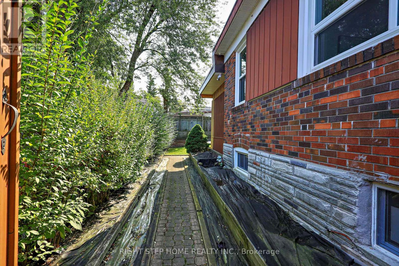 137 Benleigh Drive, Toronto, Ontario  M1H 1K4 - Photo 37 - E12129825