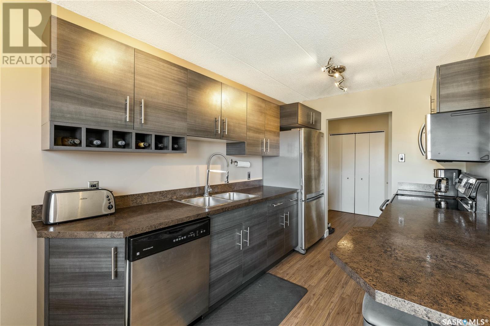 Property at 18 405 Lorne STREET N image 1