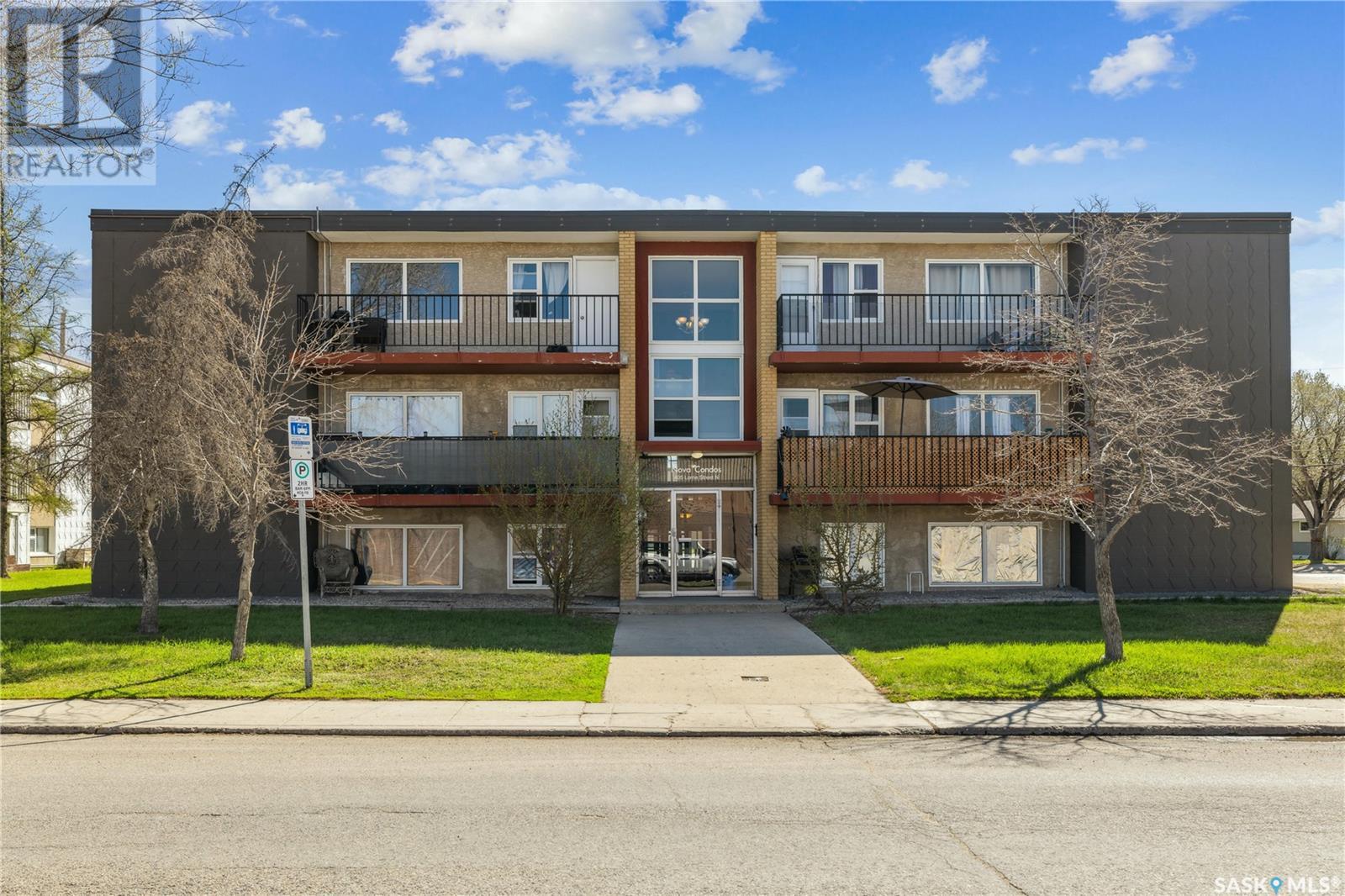 Property at 18 405 Lorne STREET N image 2