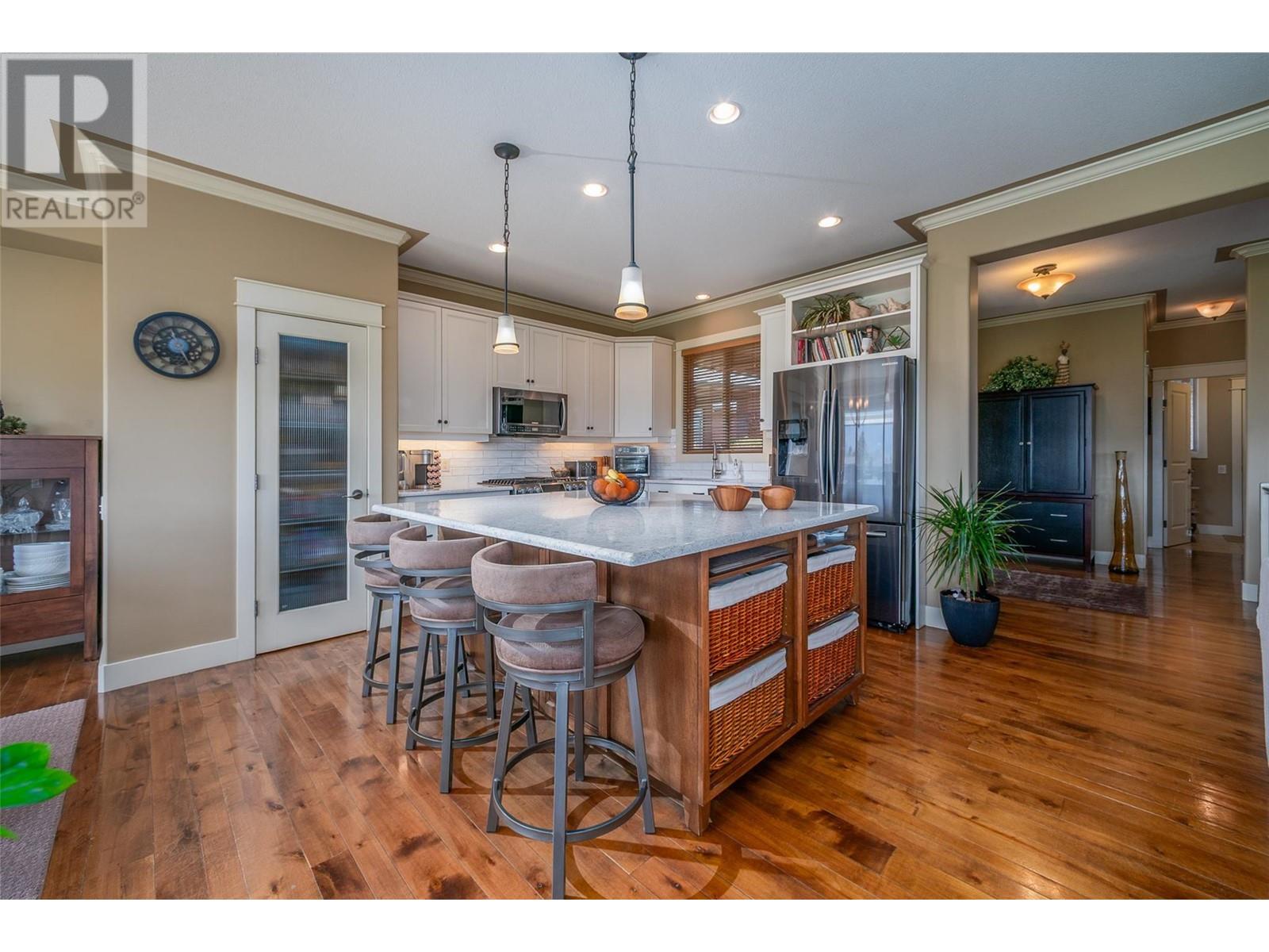 Property at 4144 Solana Place image 3