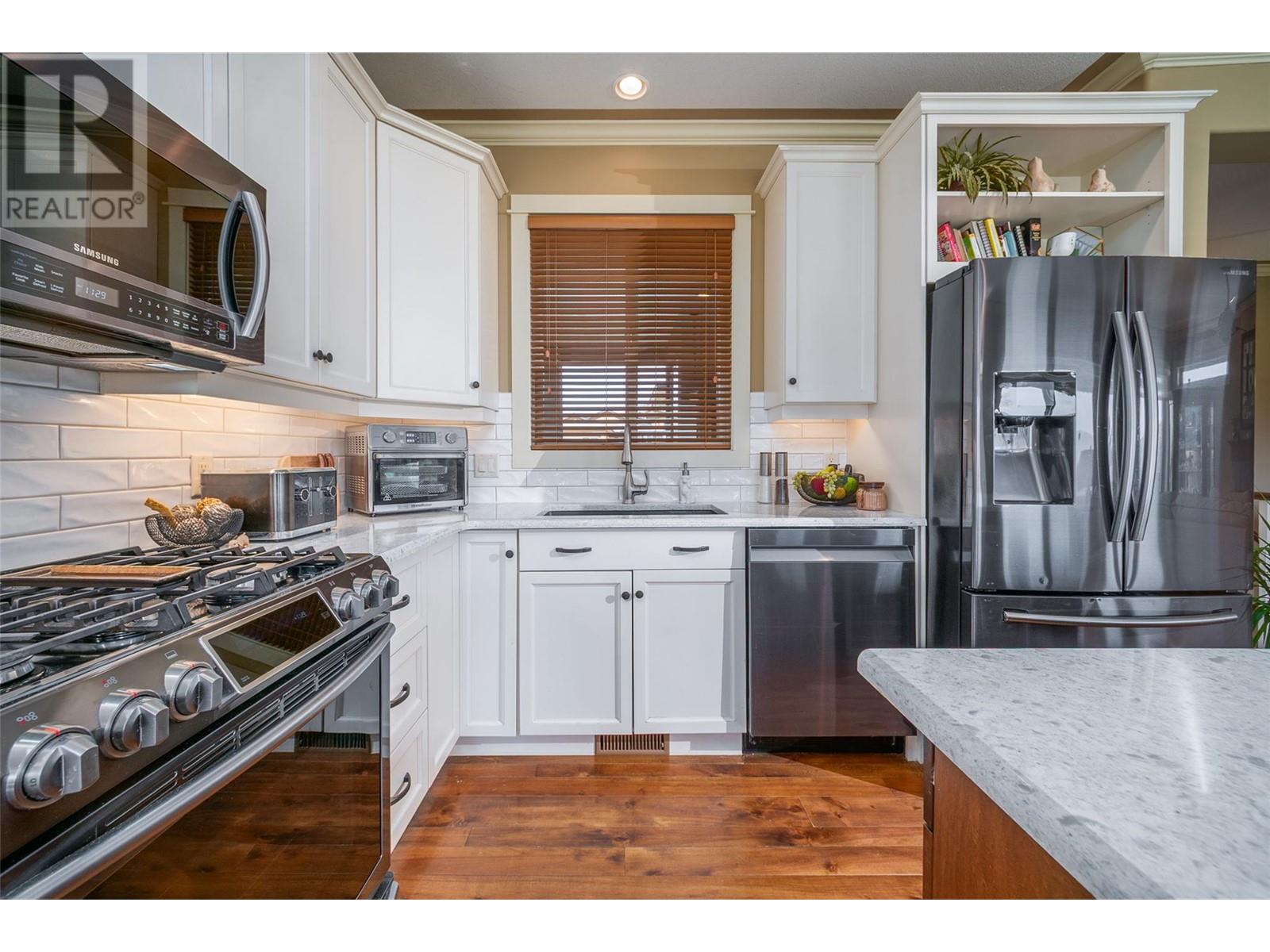 Property at 4144 Solana Place image 4