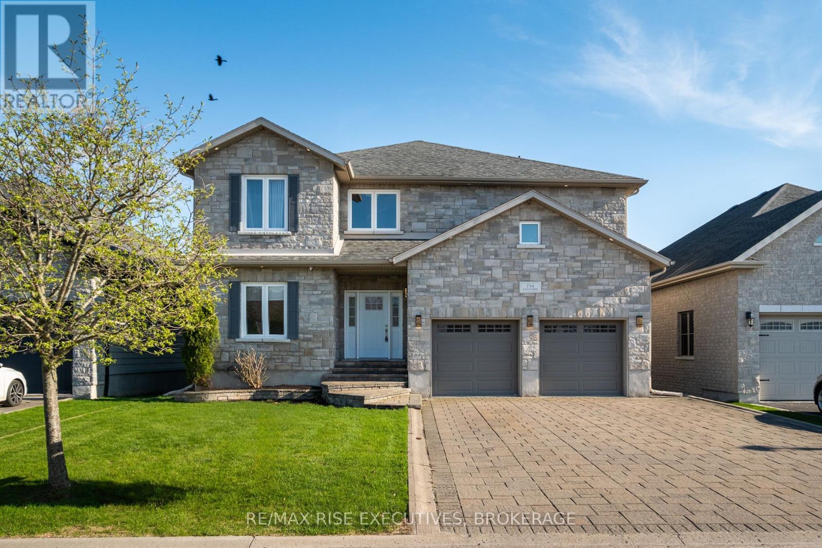 Property at 734 KANANASKIS DRIVE image 1