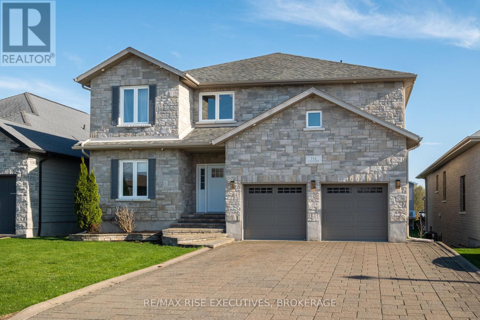 Property at 734 KANANASKIS DRIVE image 2