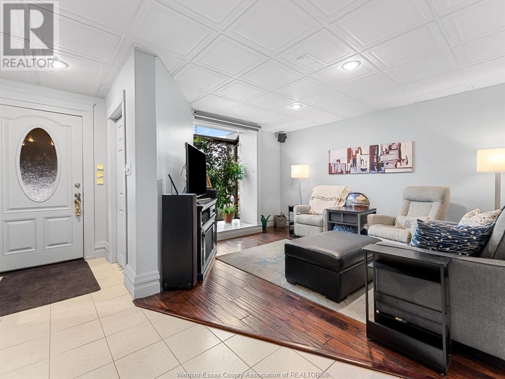 Property at 551 PELISSIER image 5