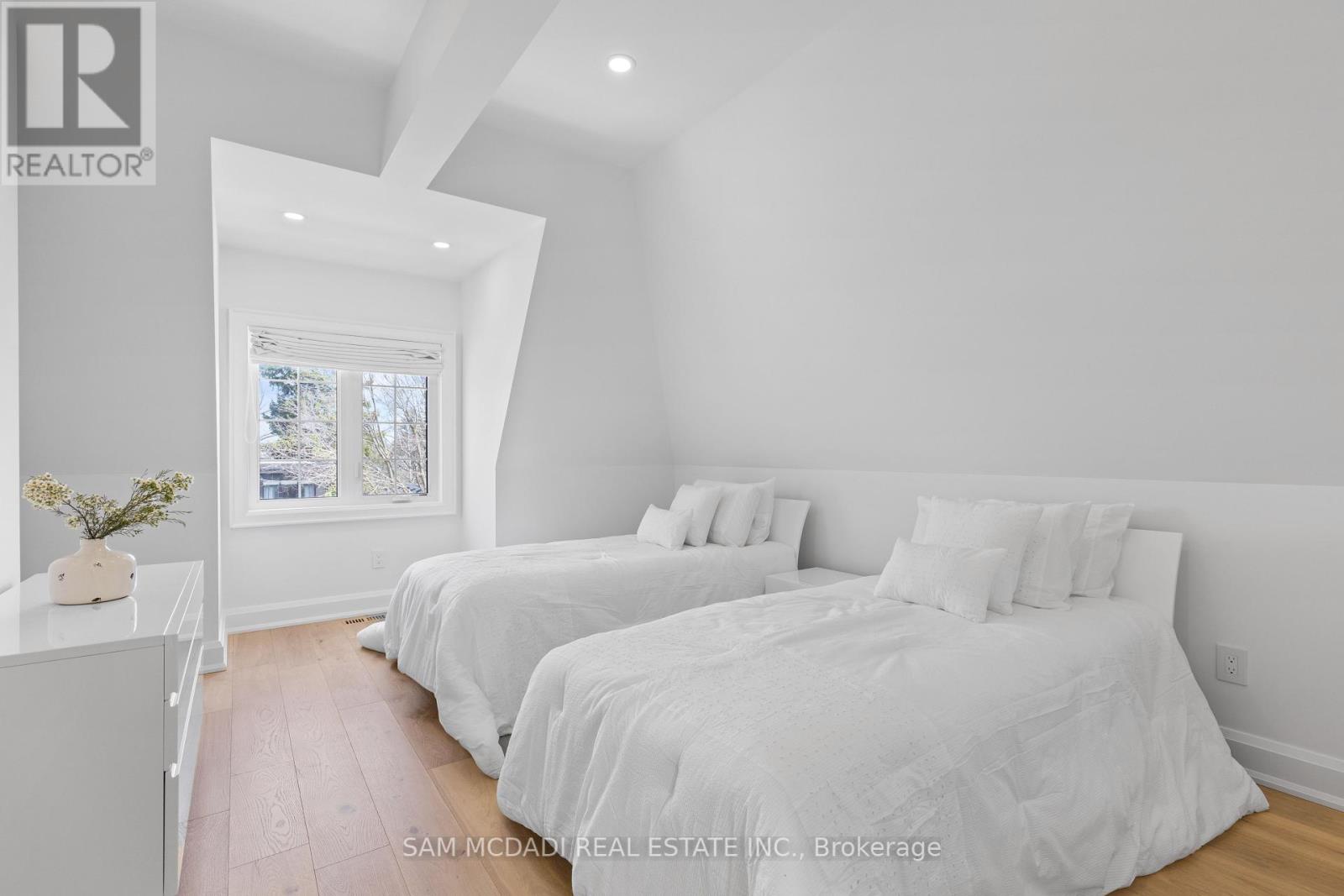 4 Iroquois Avenue, Mississauga, Ontario  L5G 1M6 - Photo 32 - W12117495