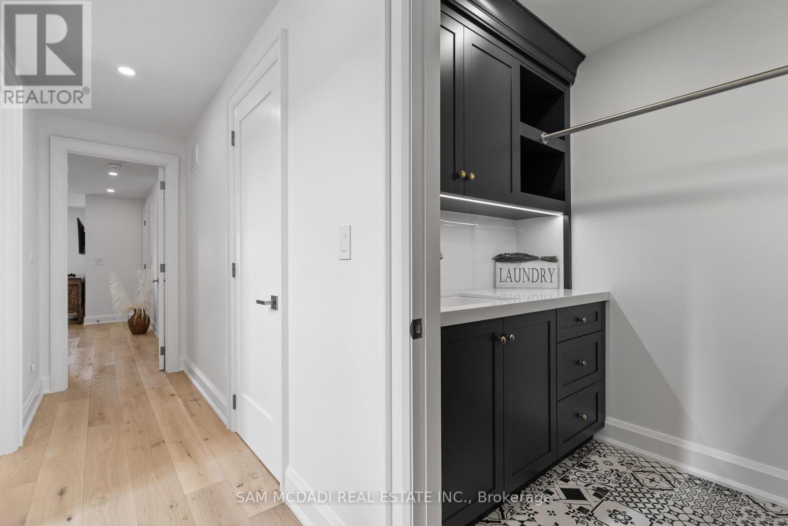 4 Iroquois Avenue, Mississauga, Ontario  L5G 1M6 - Photo 25 - W12117495