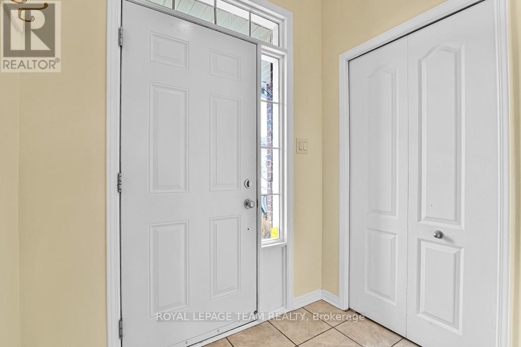 773 Nakina Way, Ottawa, Ontario  K1V 2J2 - Photo 3 - X12131437