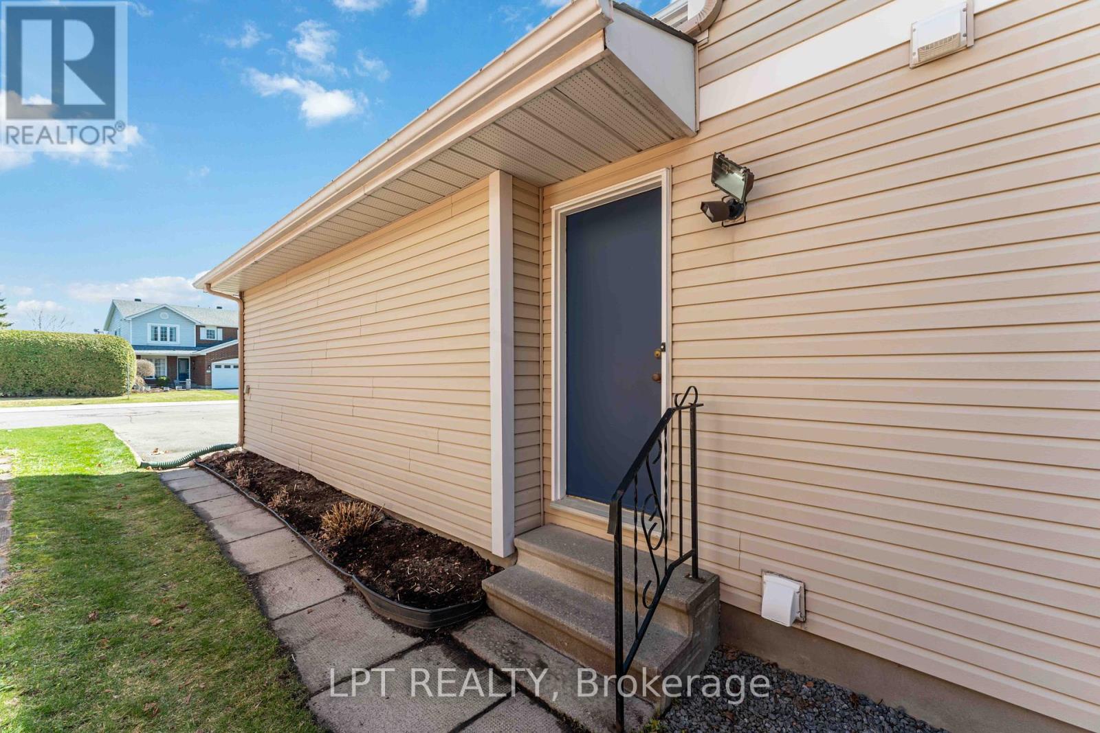 62 Tartan Drive, Ottawa, Ontario  K2J 2V5 - Photo 27 - X12131495